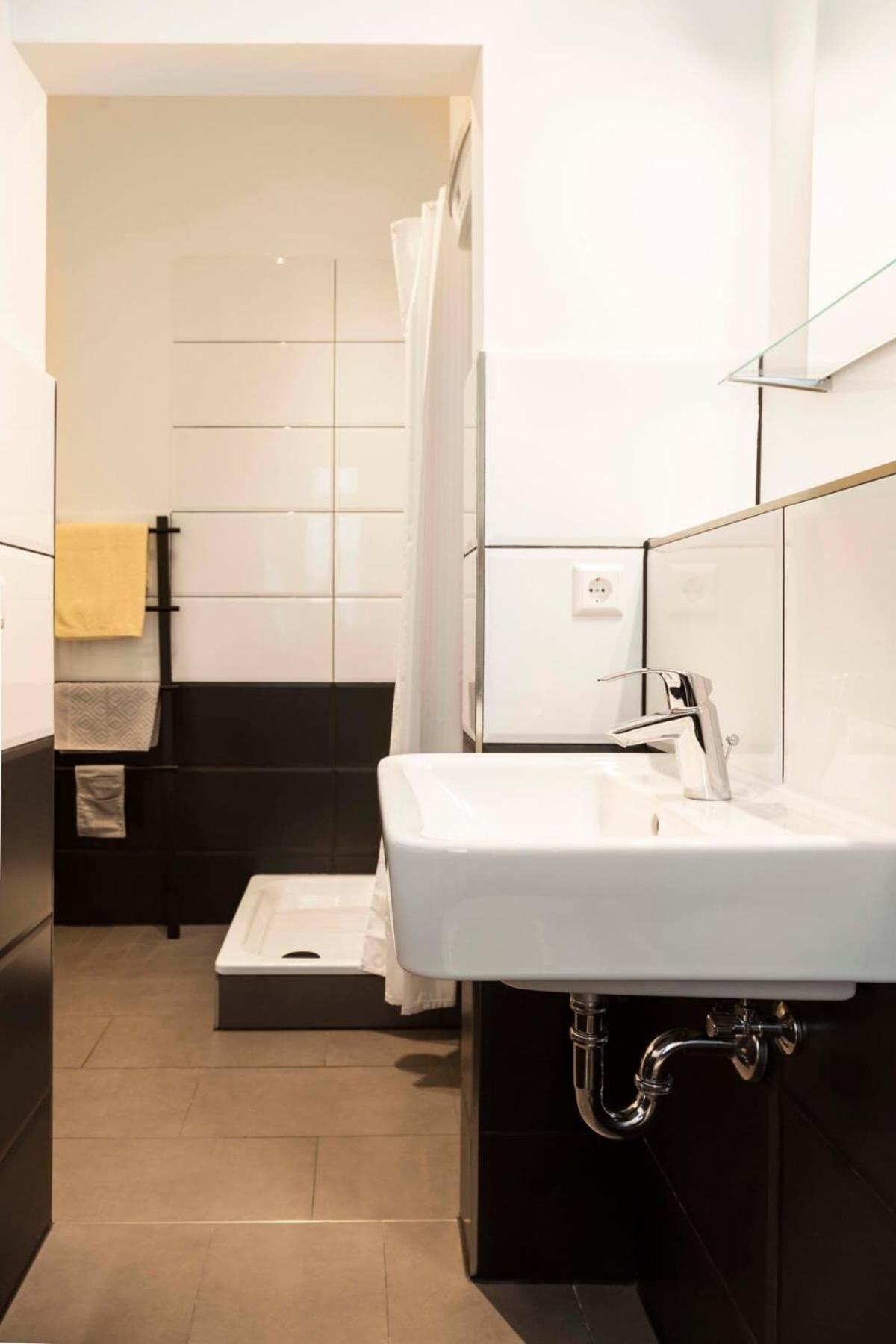 Spacious Family Apartment At Mauerpark Plus Selfcheckin Berlino Esterno foto