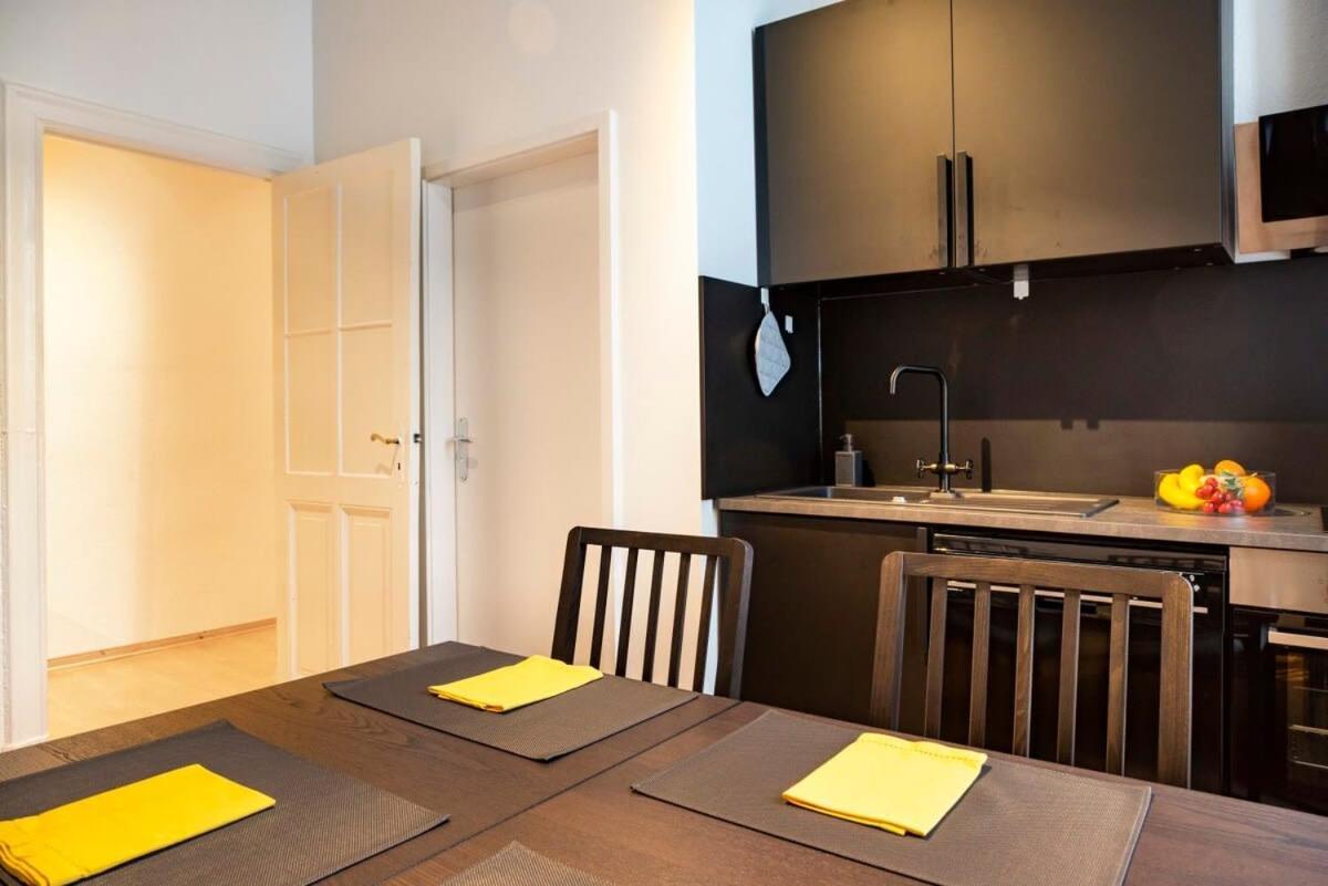 Spacious Family Apartment At Mauerpark Plus Selfcheckin Berlino Esterno foto