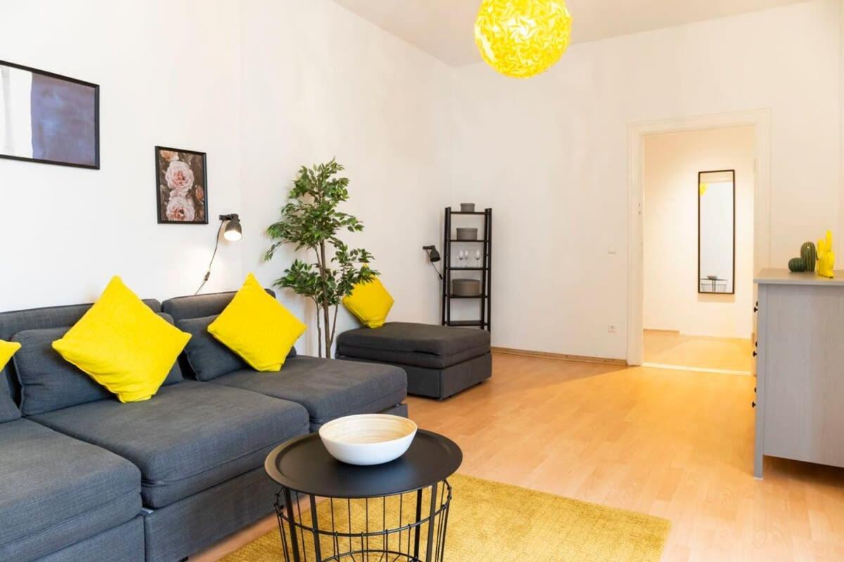Spacious Family Apartment At Mauerpark Plus Selfcheckin Berlino Esterno foto